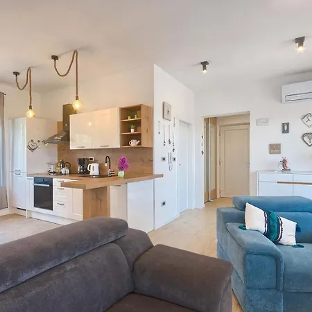 Senorita Вілла Пула